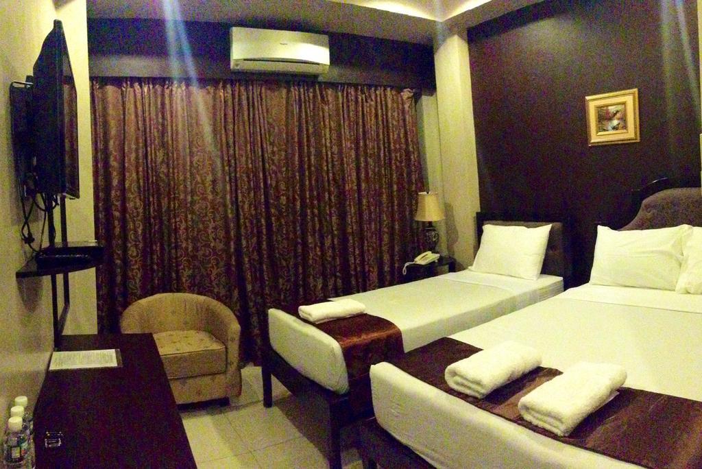 Peridot Suites Davao City Eksteriør billede