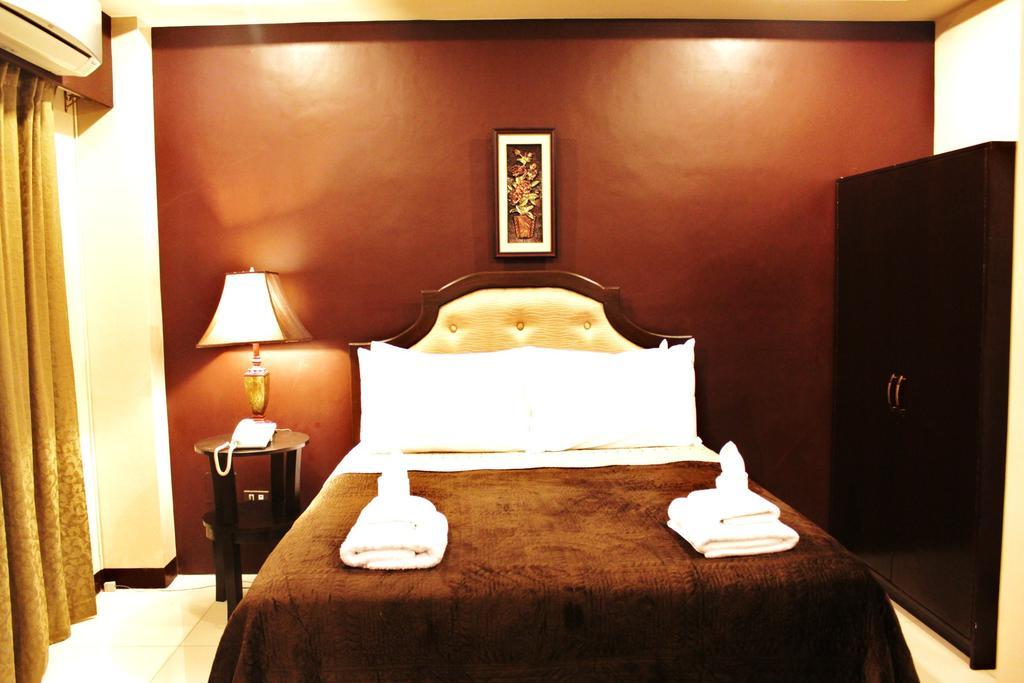 Peridot Suites Davao City Eksteriør billede