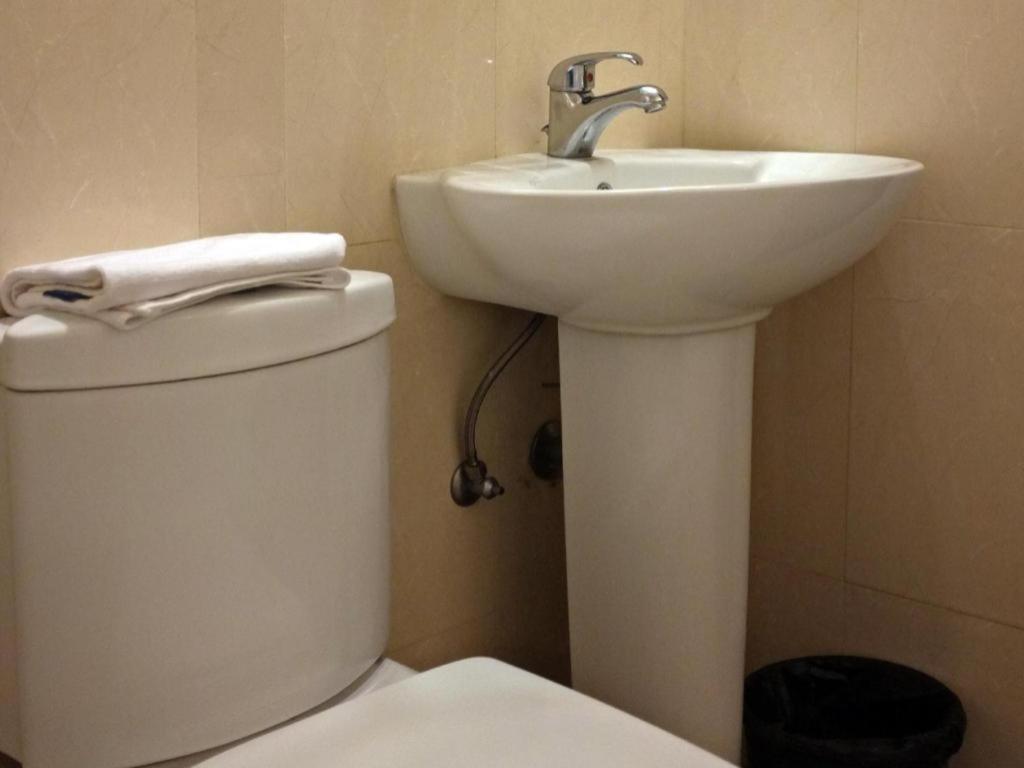 Peridot Suites Davao City Eksteriør billede