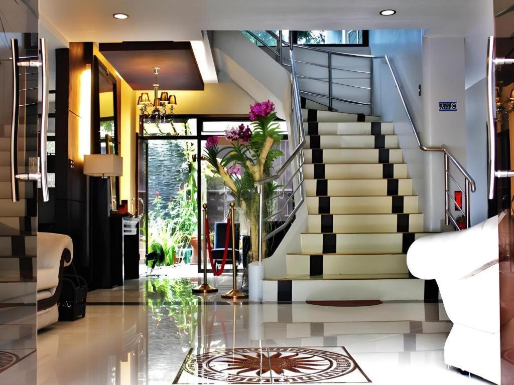 Peridot Suites Davao City Eksteriør billede