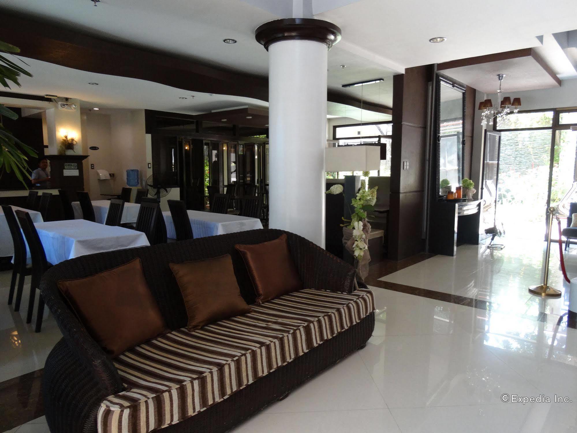 Peridot Suites Davao City Eksteriør billede