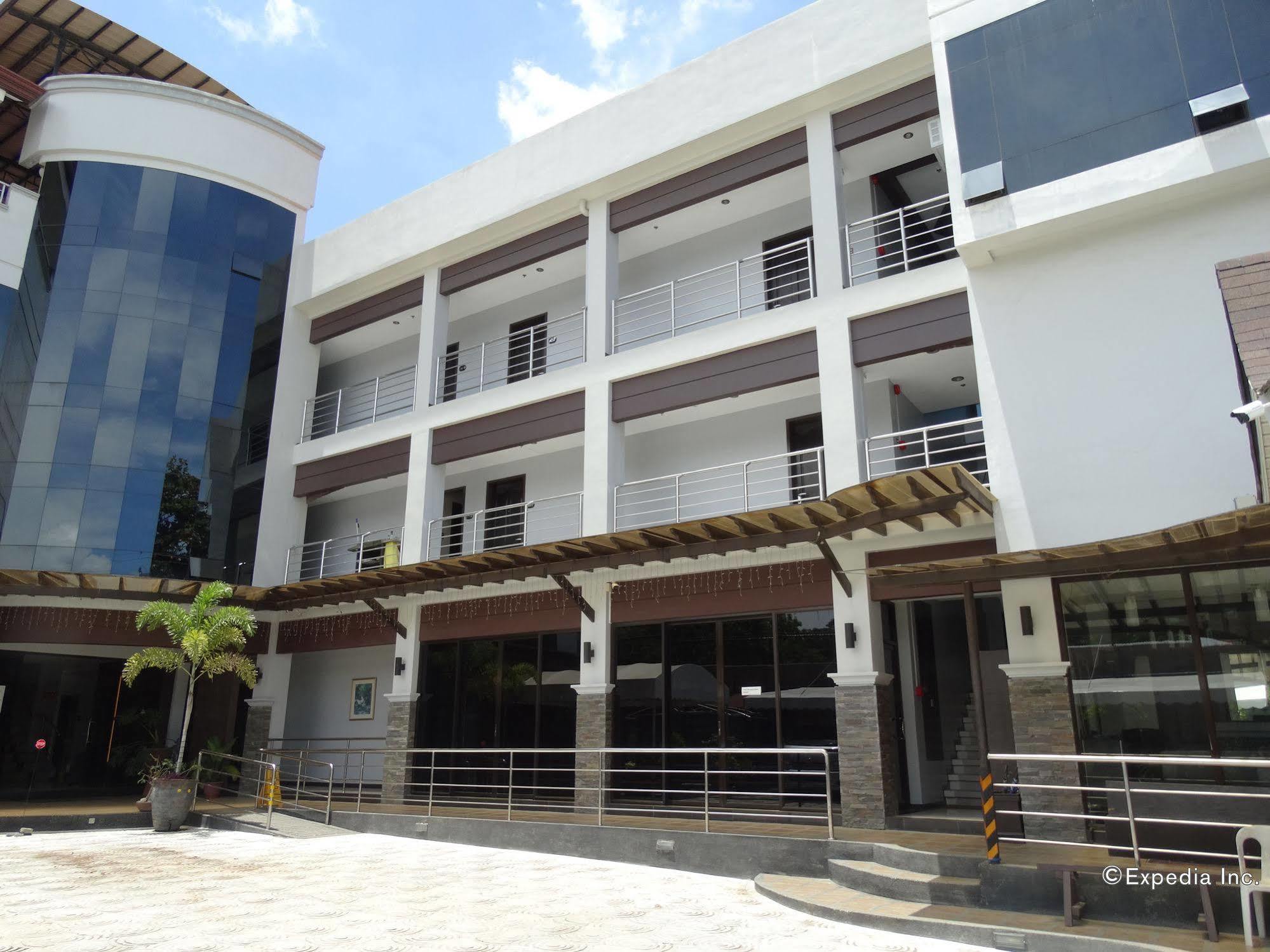 Peridot Suites Davao City Eksteriør billede