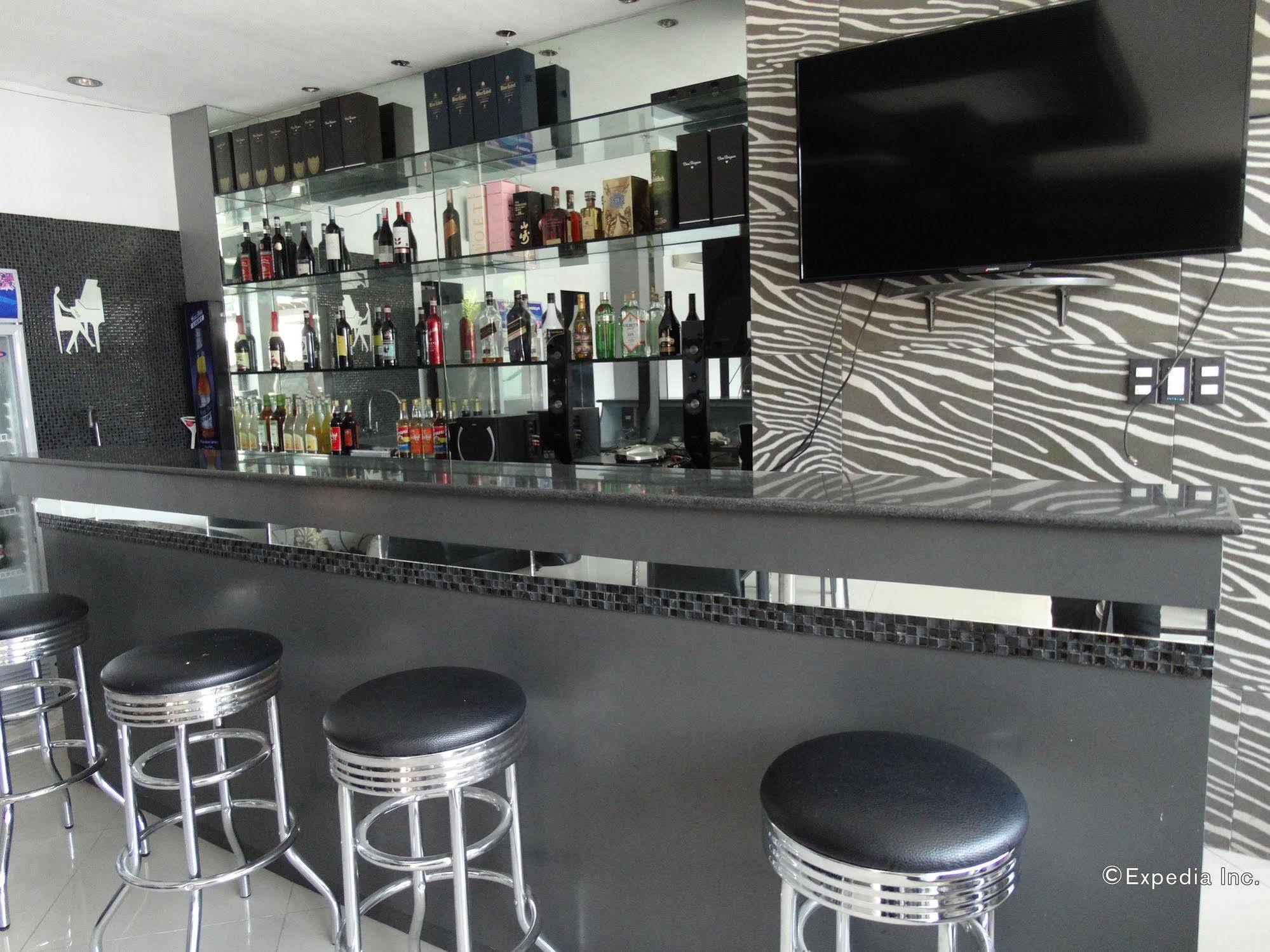 Peridot Suites Davao City Eksteriør billede