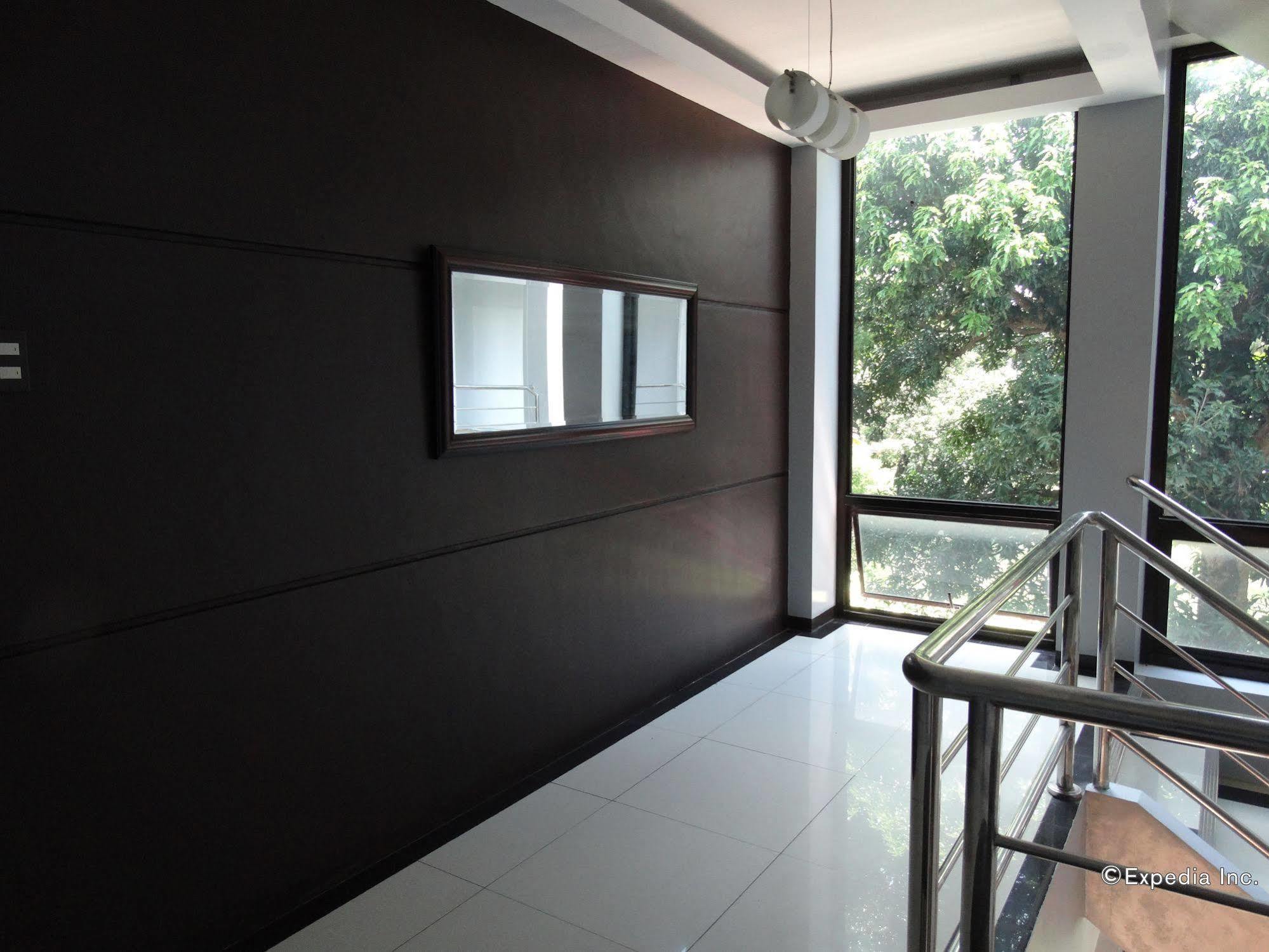 Peridot Suites Davao City Eksteriør billede