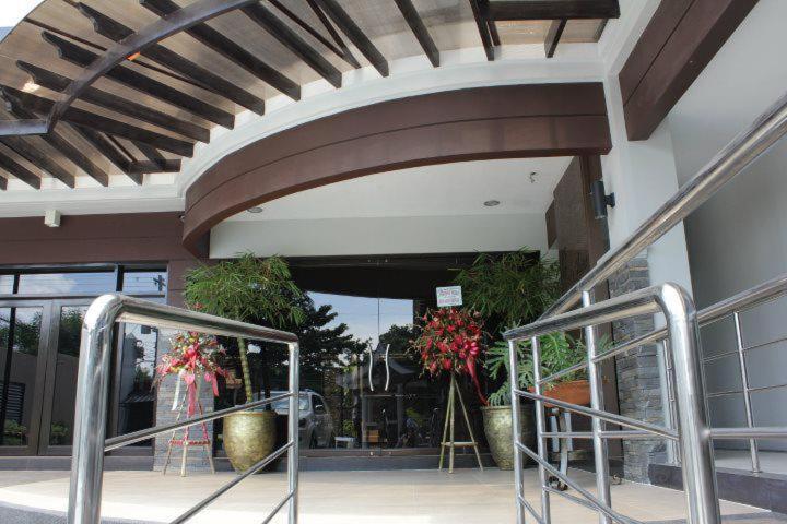 Peridot Suites Davao City Eksteriør billede
